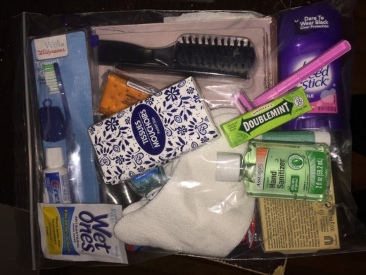 노숙자들을 위한 생필품 꾸러미의 실제 모습. (사진=ABC)