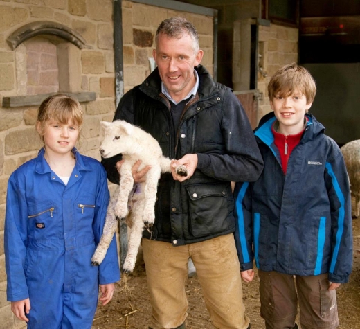 앞으로 농장주 베일리 가족은 포레스트를 애완동물로 키울 생각이다. (사진=더썬)