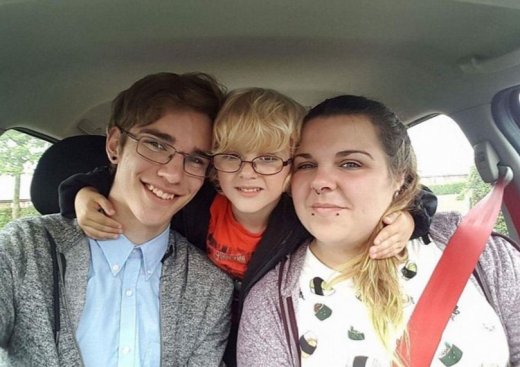 아빠 리암 퍼킨(21)과 엄마 로렌 스프링소프(22)는 자랑스러운 아들의 의견을 존중하고 지지해준다.