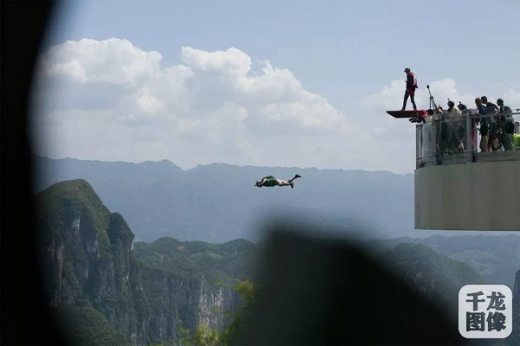 2016년 세계 스카이다이빙 대회에 참가한 한 선수의 낙하 모습. (사진=천룡도상)