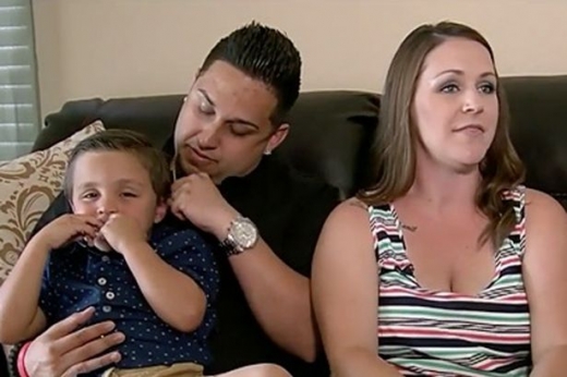 아들의 SOS로 평화를 되찾은 살바토레 가족, 엄마는 ABC와의 인터뷰중이다. (사진=미러)