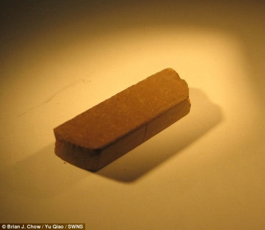 캘리포니아 연구진이 망치로 압력을 가하는 방식으로 만든 벽돌