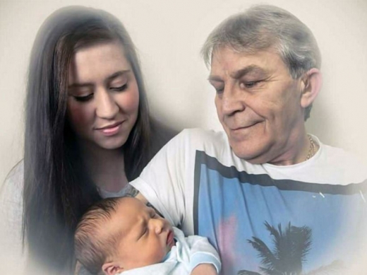 에밀리는 직접 낳은 다코타를 포함해 여섯 아이의 엄마가 되었다.