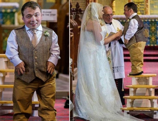 남편의 작은 키까지도 사랑하는 아내, 아내와 마주보기 위해 사다리까지 마다하지 않은 남편. (사진=데일리메일 캡쳐)