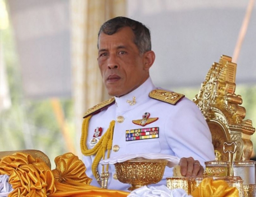 국민의 사랑과 존경을 받았던 아버지 푸미폰과 달리, 수많은 구설수를 몰고다니는 새 국왕 와치랄롱꼰. (사진=방콕포스트)