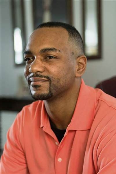 심각한 신장질환으로 투병하고 있는 무어. (사진=레베카 셀드로)