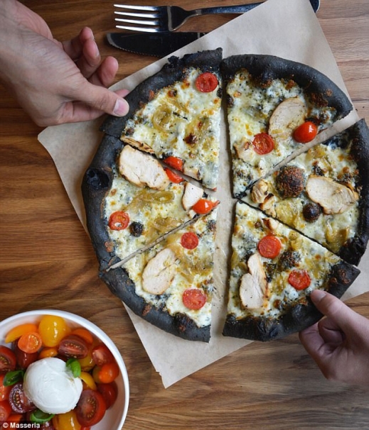 캐나다 토론토 마세리아에서 5월 16일 당일에만 판매한 피자. (사진=트위터@masseriatoronto)