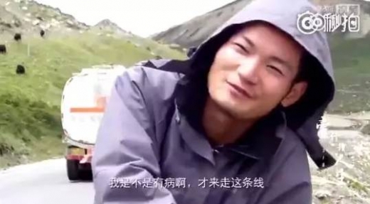 람보르기니를 몰고 해발 4000m 도로를 달린 중 청년. 현지 언론에서 뜨거운 화제가 됐다. (사진=쓰촨르바오웨이신공하오)