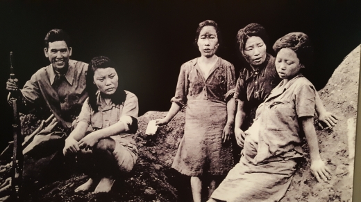 일제 시절 위안부들의 처참한 모습들. 전쟁의 효율적 지원이라는 억지 명분 아래 식민지의 순수한 여성들의 인권이 유린되었다.