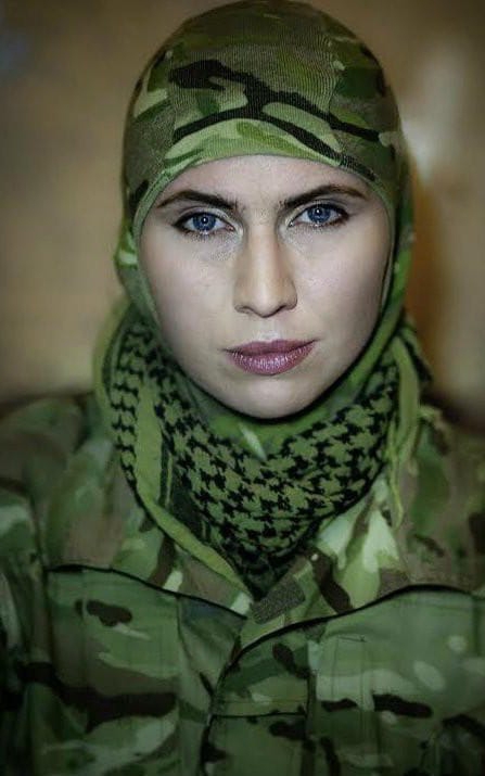 오스마예프의 아내이자 동지인 아미나 오쿠에바.