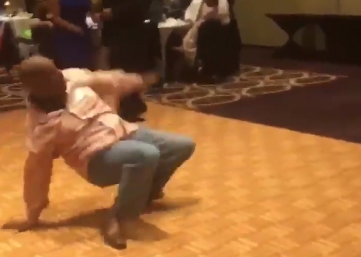 배불뚝이 아저씨 그레그의 댄스는 시발점이 됐다. (사진=트위터 영상 캡처)