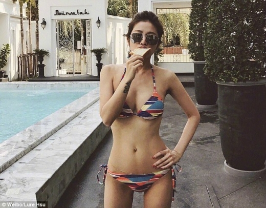 여대생처럼 보이지만 곧 42세가 되는 쉬루얼.