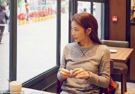 샤론 슈의 팬들은 쉬루얼의 실제 나이를 보고 충격에 빠졌다.