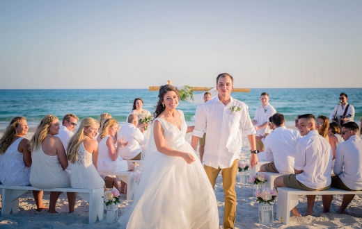 이날 결혼식은 가족들과 친한 친구들까지 30명 정도가 모여 간소화게 치러졌다.