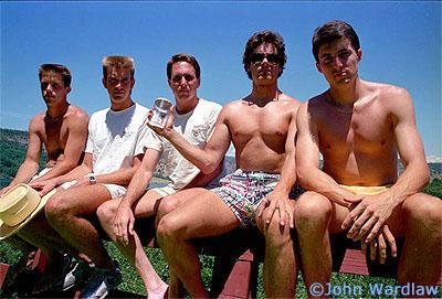 1987년 두 번째 찍은 사진. 위치와 포즈, 표정 등이 5년 전과 흡사하다. (사진= 존 워드로)