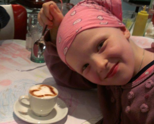 아파도 항상 긍정적이었던 딸 니암. (사진=BBC)