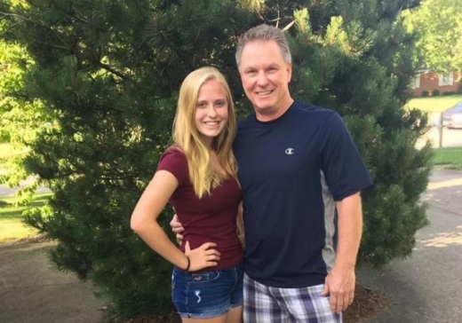 이번 사연을 처음 공개한 몰리(왼쪽)와 그녀의 아버지 딘 크레이븐스의 모습. - 몰리 크레이븐스