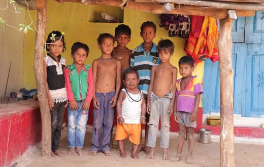 가족들은 어려서부터 바졸리를 또래 친구들 사이에서 구별하기가 식은죽 먹기였다고. (사진=데일리메일 캡쳐)