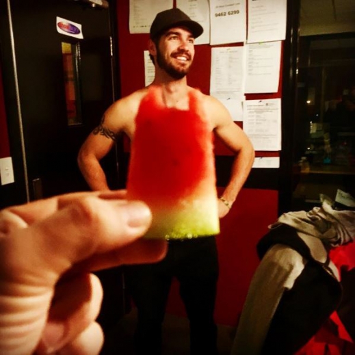 수박드레스 놀이는 남성들에게도 인기다. (사진=인스타그램@jacko_radio)