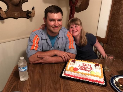 시튼과 한나는 이미 더할 나위 없이 좋은 친구다. (사진=애슐리 샤우스)