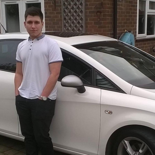 자신의 차를 ‘기쁨이자 자랑’이라고 표현하며, 4대 공간 주차가 당연하다고 밝힌 파비오 실바. (사진=페이스북 캡처)