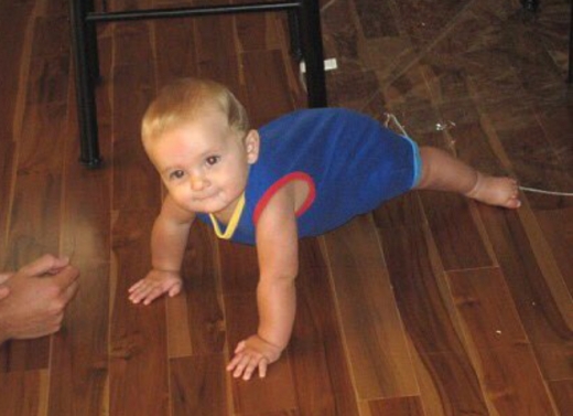 (당신 아이보다)더 완벽한 자세라는 것을 넌지시 자랑하는 사진도 당연히 다수였다. (사진=트위터 캡처)