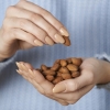 고기 대신 견과류…하루 한 끼만 바꿔도 조기 사망 위험 ↓(연구)
