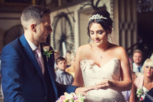 신부 왓슨은 “서 있는 신랑을 보는 것으로 내 꿈은 이뤄졌다”고 말했다.