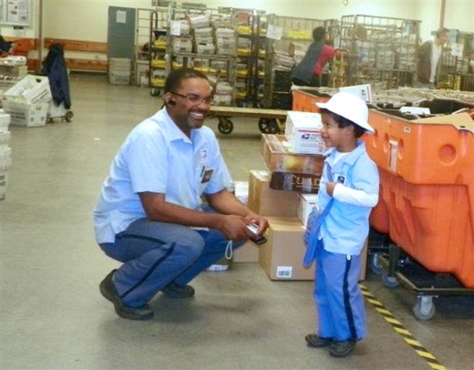 카르민은 지금보다 어렸을 때부터 자신의 지역을 관할했던 우체부 아저씨를 잘 알고 있었다. (사진=엔비씨)