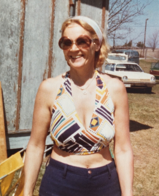 할머니는 젊었을 때도 개방적이었다. 고향 번화가에서 반바지를 입은 최초의 여성이었고, 자신보다 16살이 더 많은 강압적인 남편의 뜻도 거스르며 운전면허를 취득했다. (사진=CBC)