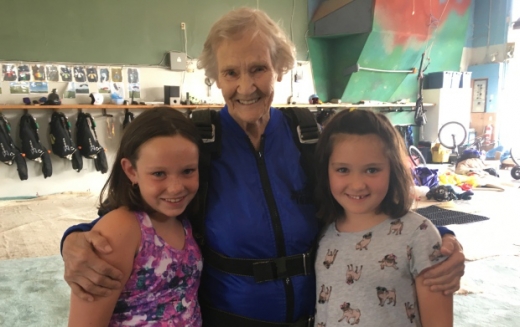 할머니는 증손녀들에게 진심어린 삶의 교훈을 전했다. (사진=CBC)