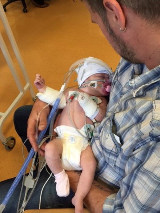 메간이 큰 병원으로 이송되기 전.