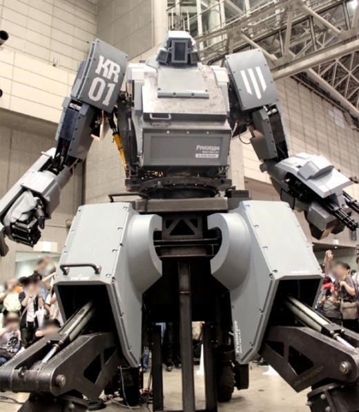 일본 측 쿠라타스의 제원은 전고 3.8m, 중량 4t으로 미국 측 이글 프라임보다 작다.