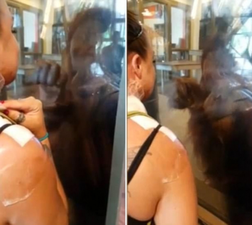 밀러는 자신의 몸 이곳저곳을 가리키는 록키와 마치 수수께끼 놀이를 하는 것 같았다고 말했다.