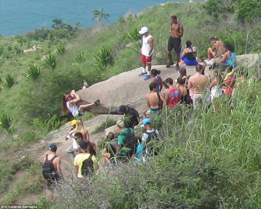 페드라 도 텔레그라포는 사진을 촬영하는 각도에 따라 절벽으로 보여 브라질의 예수상만큼 관광객이 많은 인기 있는 관광 명소 중 하나로 알려졌다.