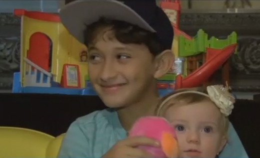 10살 소년 제이든과 생후 11개월 된 여동생의 모습.