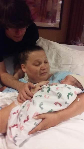 남자친구 렉터와 가이스트는 예상치 못한 딸의 방문에 말문이 막혔다.