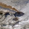 [지구를 보다] 국제우주정거장에서 본 연기 내뿜는 캄차카 화산