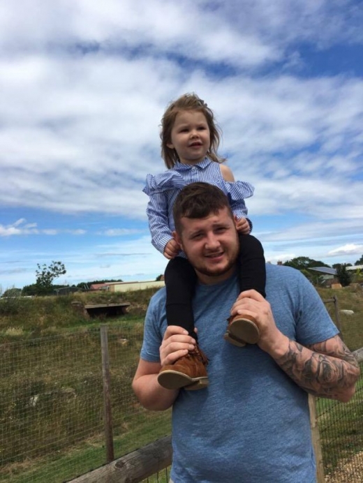 카일의 친구들은 페이스북을 통해 ‘훌륭한 아빠’라며 칭찬을 아끼지 않았다. (사진=메트로)