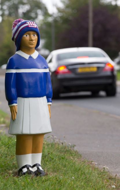 이를 재미있어 하는 지역 주민들도 몇몇 있었다.