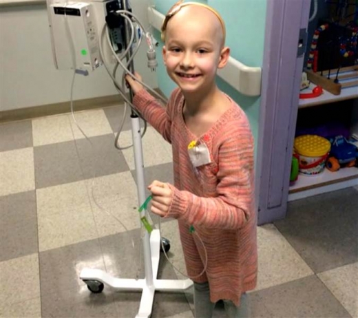 치료받은 당시 베카의 모습. 머리카락을 잃는 것이 그토록 싫었다는 베카.