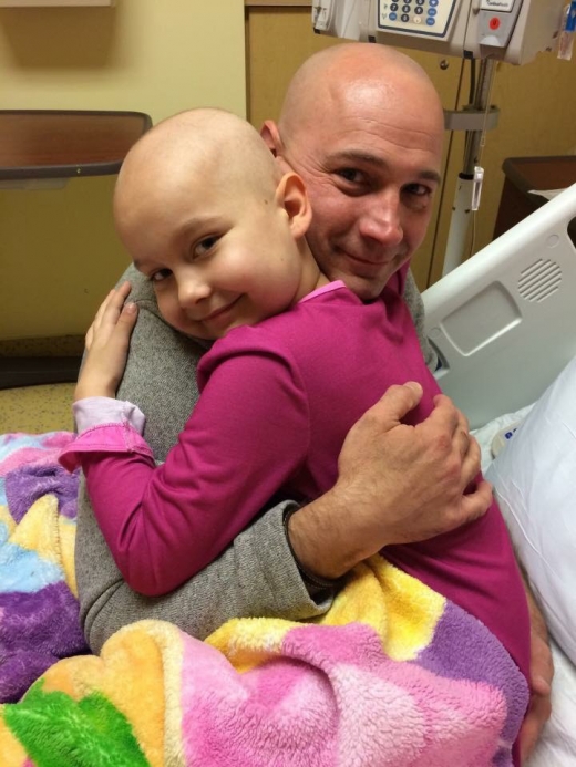 베카의 아빠 역시 암 생존자이다. 베카는 자신의 고통을 잊게 만들어준 아빠를 ‘치료제이자 삶의 활력소’라고 불렀다.