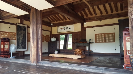 사랑채의 모습. 실제 후손들이 거주하는 생활의 공간으로 지금도 쓰이고 있다.