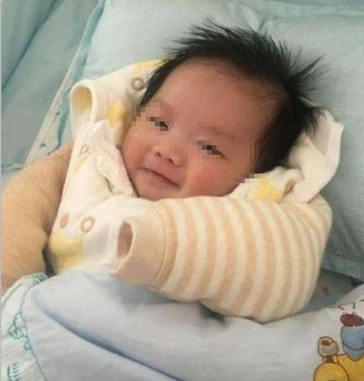 허씨와 위씨의 아들의 사진. 악플이 줄을 이어서 논란이 되고 있다. (사진=웨이보 캡처)