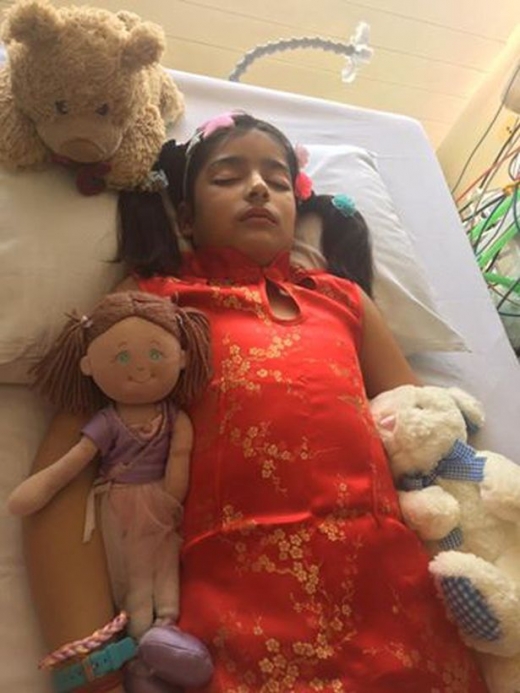 엄마아빠는 딸의 장례식 날, 꽃 대신 알레르기에 대한 인식과 치료 개선을 부탁했다.