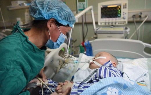 잠시 의식을 회복한 샤오진진의 사연이 알려지며 순식간에 1억원이 넘는 성금과 응원의 메시지가 쏟아졌다. (사진=이투)