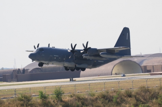 오산기지에서 이륙하는 MC-130H 특수전기(사진=이일우)