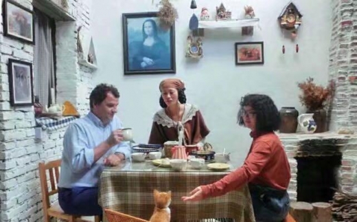 일부러 왕쉐칭을 만나기 위해 프랑스에서 비행기를 타고 온 이까지 있었다. (사진=치어하오)