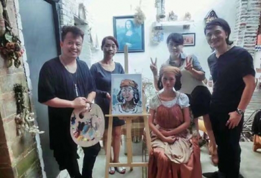 많은 예술가들은 그녀의 삶을 작품의 오브제로 삼기도 했다. (사진=치어하오)