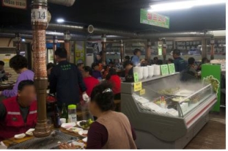 ‘한우만’은 전라남도 청정지역에서 자란 녹색한우의 부위별 소고기를 입맛대로 저렴한 값에 직접 골라 먹을 수 있는 만큼 경제적 소비가 가능하다.